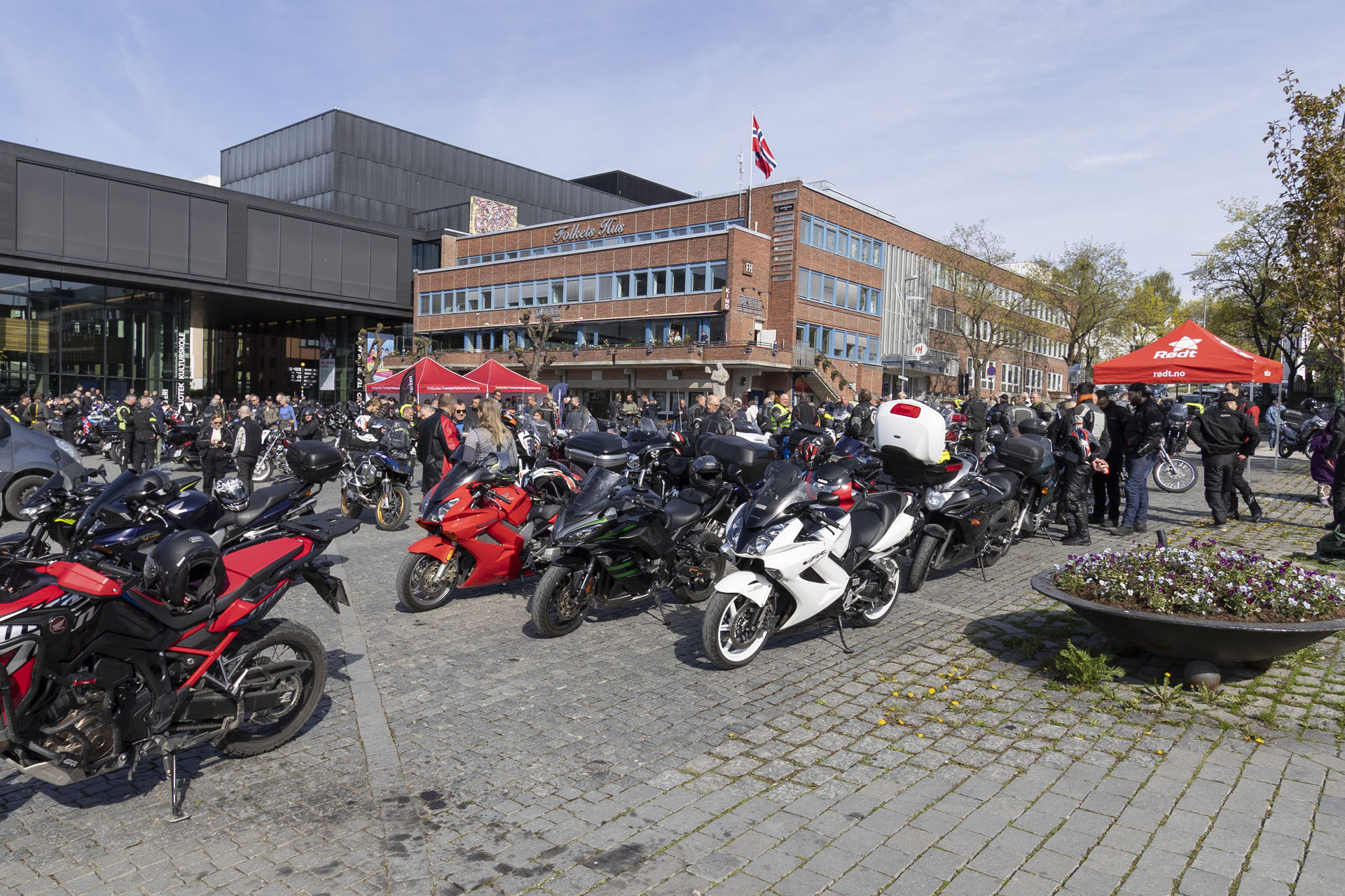 Mjøsa rundt i går